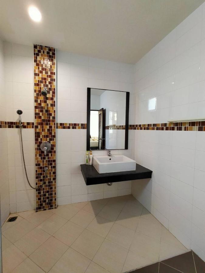 מלון קראבי K.M. House מראה חיצוני תמונה