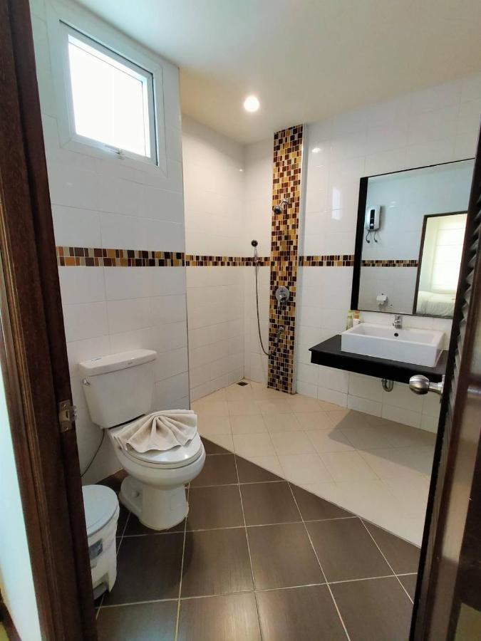 מלון קראבי K.M. House מראה חיצוני תמונה