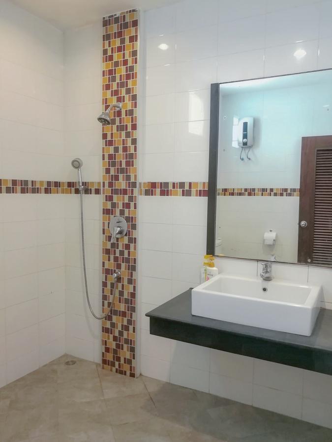 מלון קראבי K.M. House מראה חיצוני תמונה